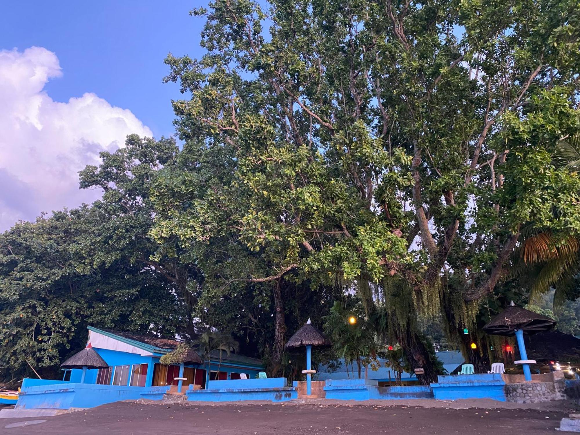 Camiguin Island Golden Sunset Beach Club Mambajao Bagian luar foto