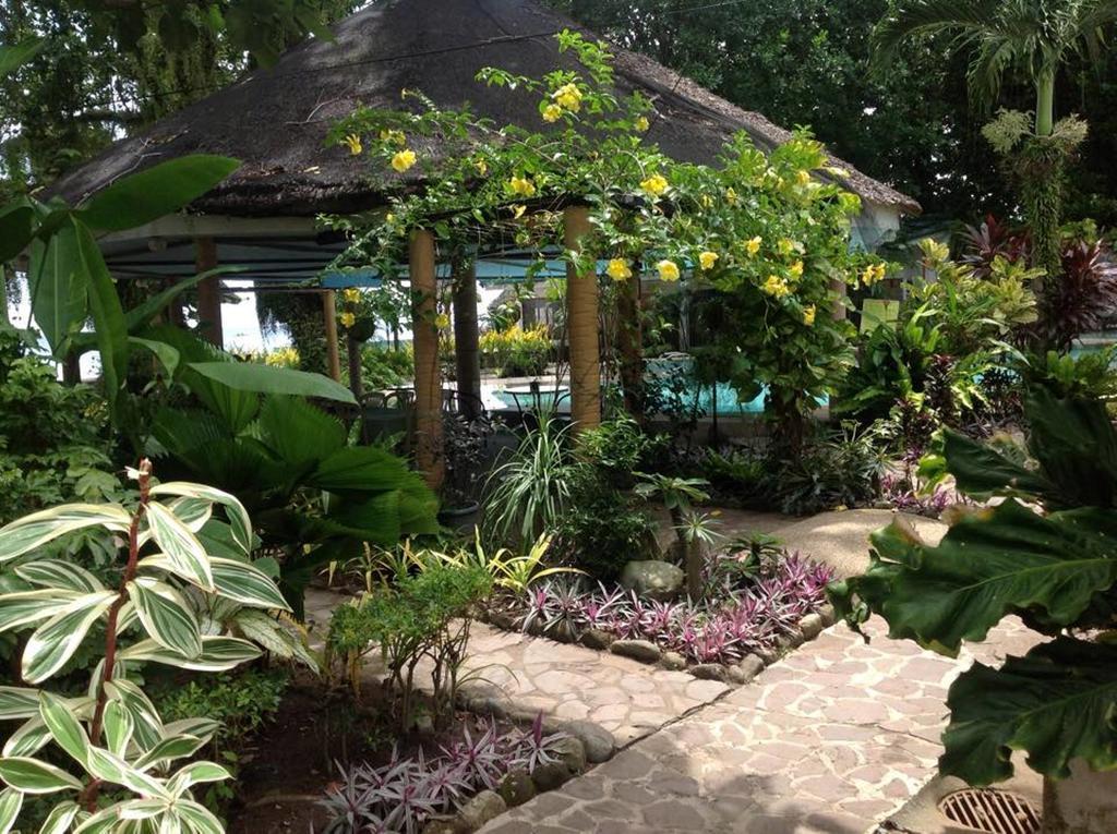Camiguin Island Golden Sunset Beach Club Mambajao Bagian luar foto
