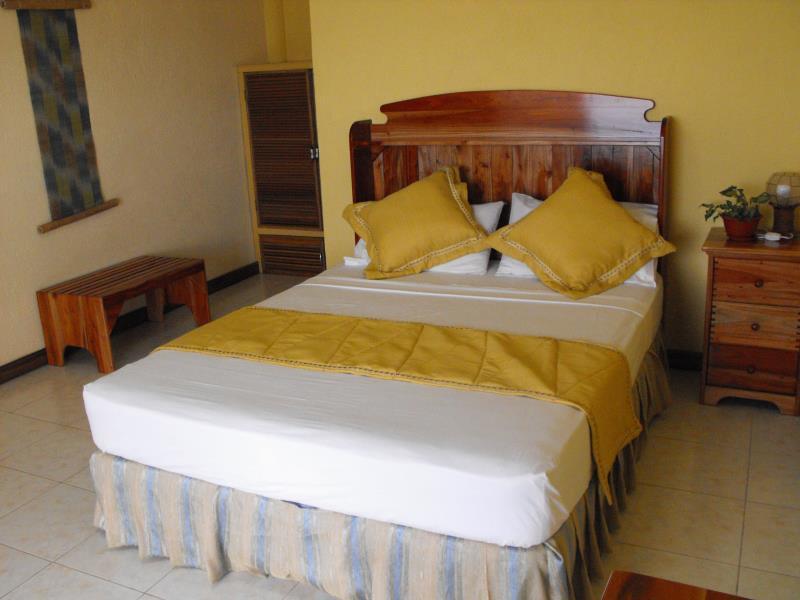 Camiguin Island Golden Sunset Beach Club Mambajao Bagian luar foto